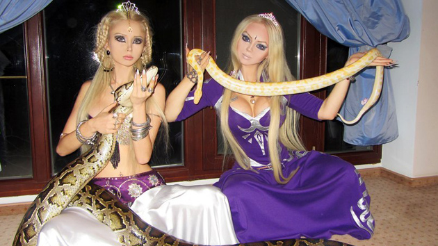 Fotos: La 'Barbie' Valeria Lukyanova encuentra a su 'hermana espiritual'