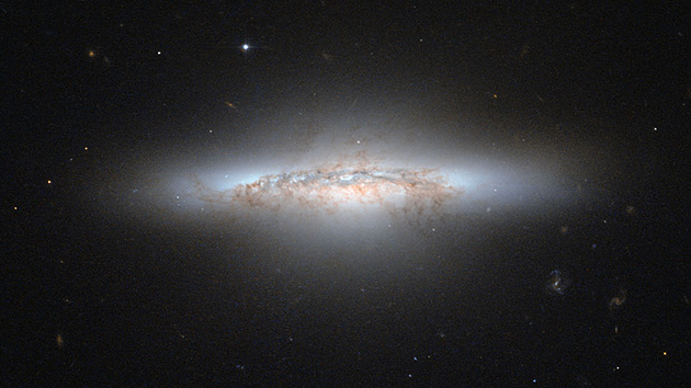 Una bella anciana espacial: La Nasa publica la imagen de una galaxia en el ‘otoño de su vida’