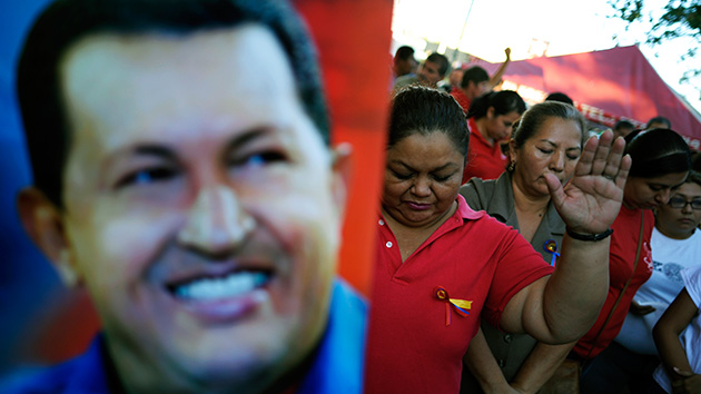 Chávez "está saliendo del postoperatorio y entrará en una nueva fase”, según Maduro