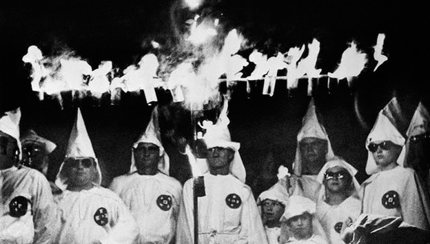 El Ku Klux Klan aún prende en EE.UU.: intentan quemar a una joven negra