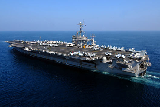 EE.UU. envía su portaaviones nuclear a vigilar "la amenaza" iraní